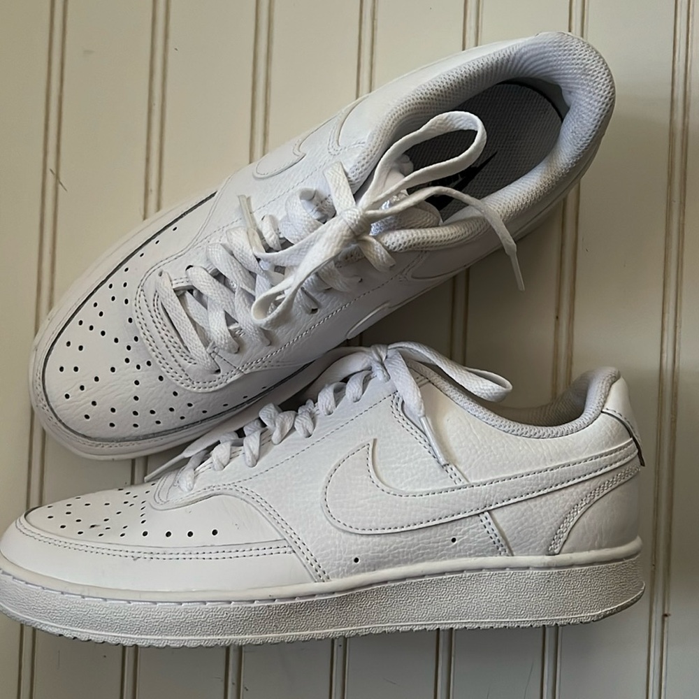 Women’s Nike Court Vision Low Size 9.5
